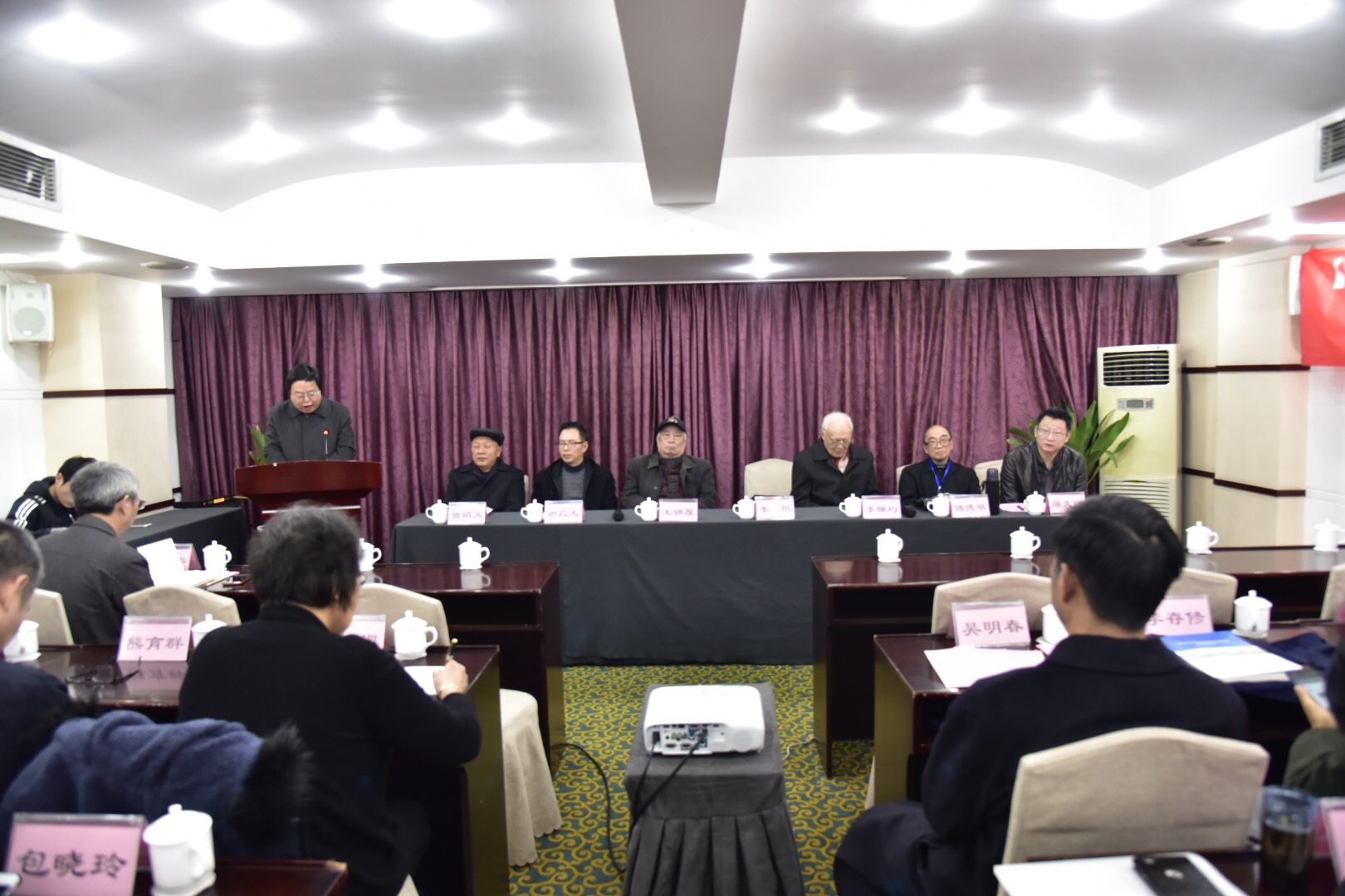 金沙威尼斯欢乐娱人城院长 李怡教授.jpg